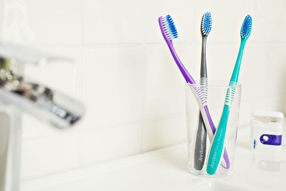 1 JORDAN CLEAN BETWEEN SOFT Ultra Thin Bristles Toothbrush for Sensitive Gums