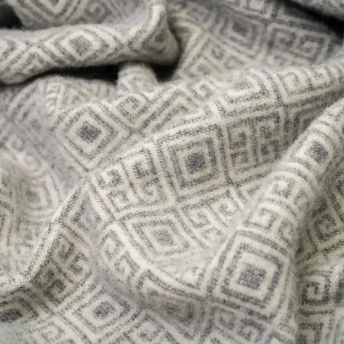 Woolen Blanket of 100% Merino Sheep Wool with Greek Rhombuses Pattern & Fringes