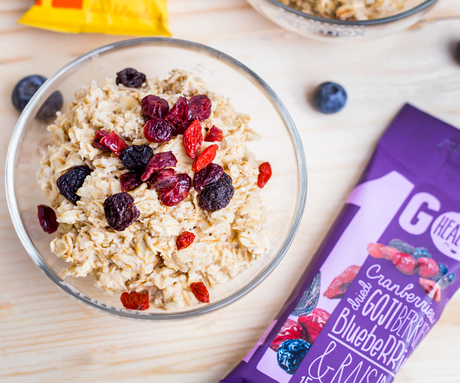 1GO Cranberries Banana Cashews Pecan Trail Mix Nuts Snack Pouch 50g 1.76oz