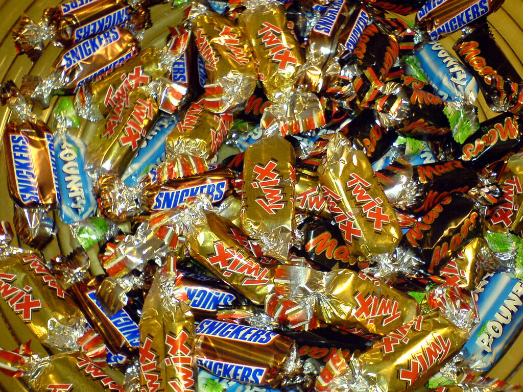SNICKERS BOUNTY TWIX Mini Chocolate Bars Party Bites European Candy Treats
