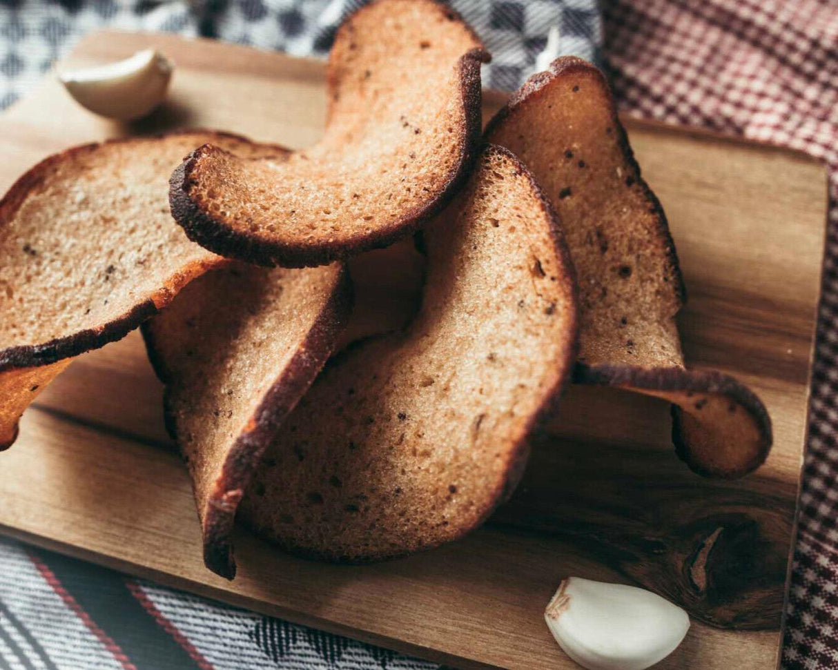 Klaipedos Plikyta Classic Thin Sliced Baked Bread Crisps with Garlic 100g