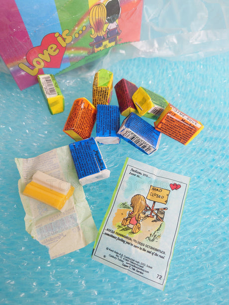 LOVE IS... MIXED FLAVORS BOX 100 PCS Assorted Bubble Gum Valentine Gift